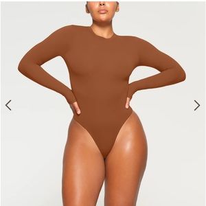 Skims Fits Everybody LS bodysuit sz M